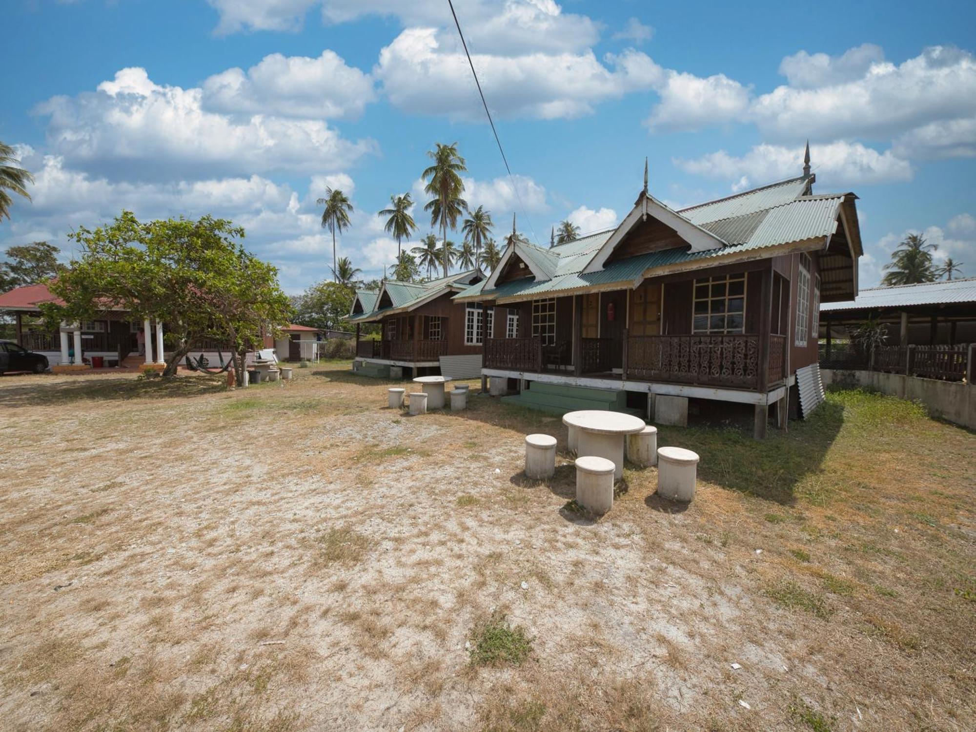 Oyo 90968 Teratak Samuderakita, Chalet & Guesthouse Kampong Gong Badak Eksteriør bilde