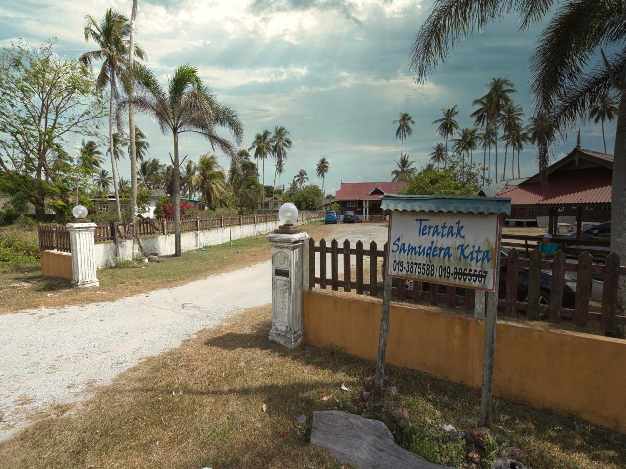Oyo 90968 Teratak Samuderakita, Chalet & Guesthouse Kampong Gong Badak Eksteriør bilde